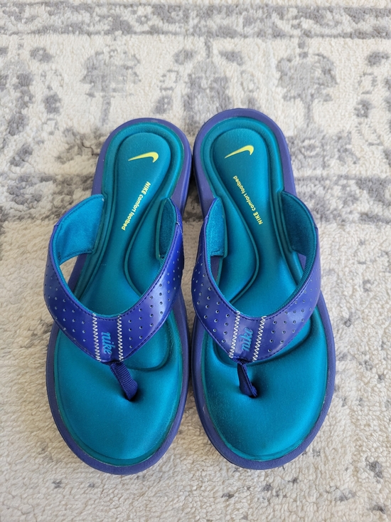 Nike Shoes - Nike Memory Foam Flip Flops Sandals Size 8